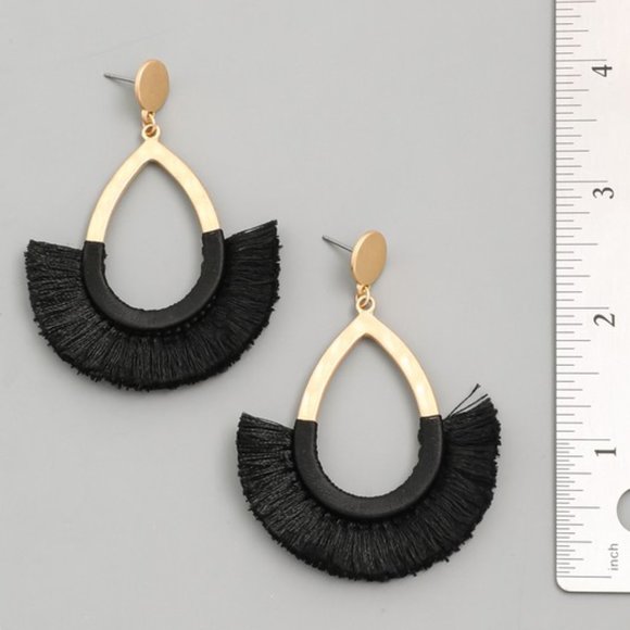 ❌SOLD❌Hammered Earrings - Picture 2 of 3